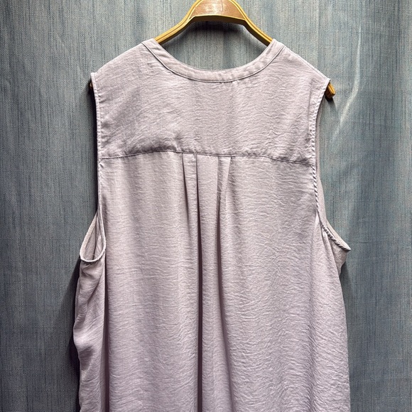 🇺🇸 Torrid sleeveless blouse size 4=4X - Picture 9 of 10